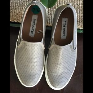 EUC Steve Madden Emmil Slip on